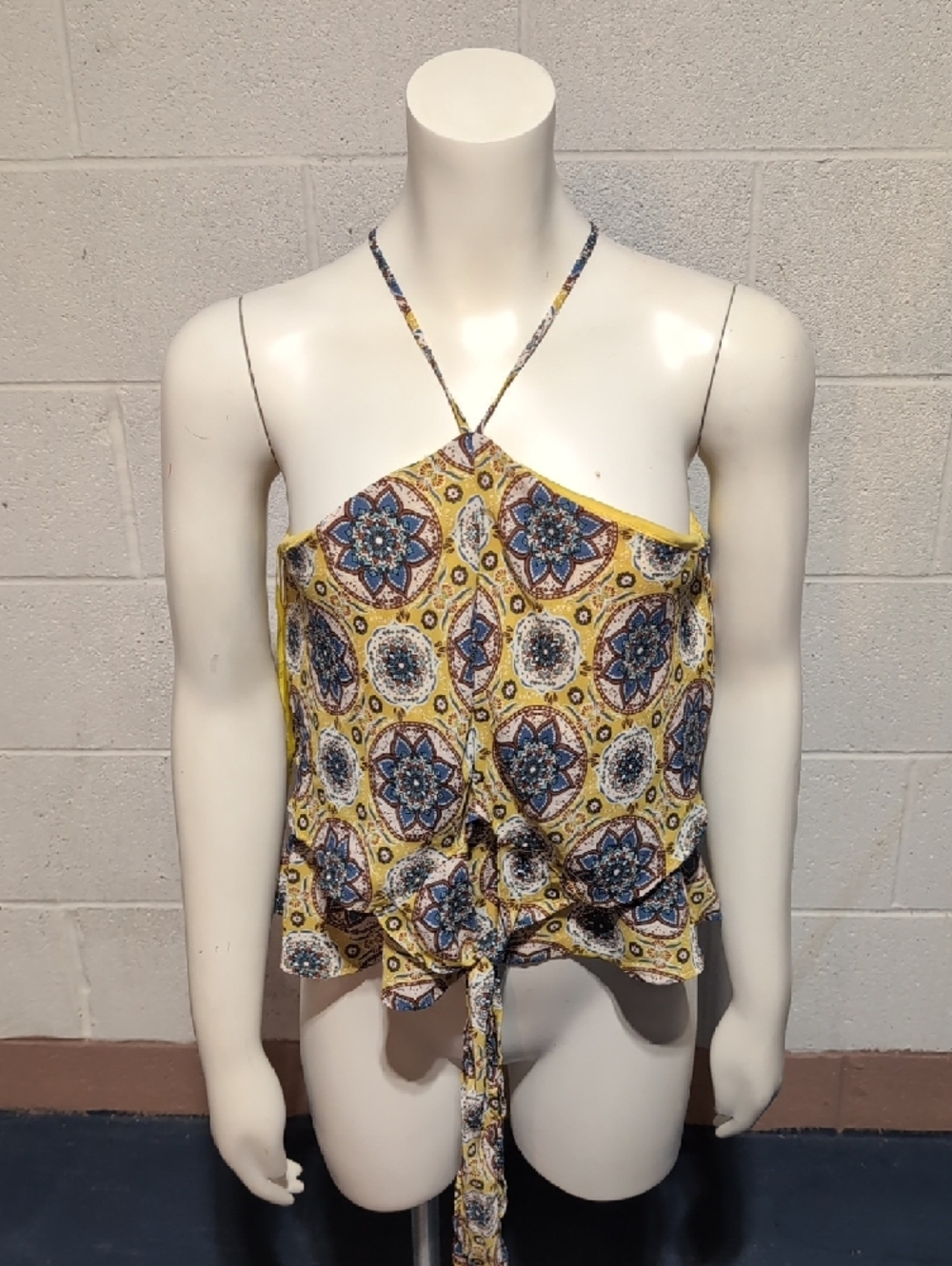 Monteau Women's Junior Yellow Floral Tie-Front Halter Top - N